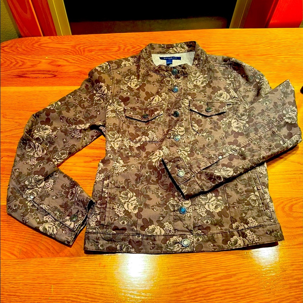 Bandolino denim jacket w/lovely tones of brown cream & grey Size L New, unworn!